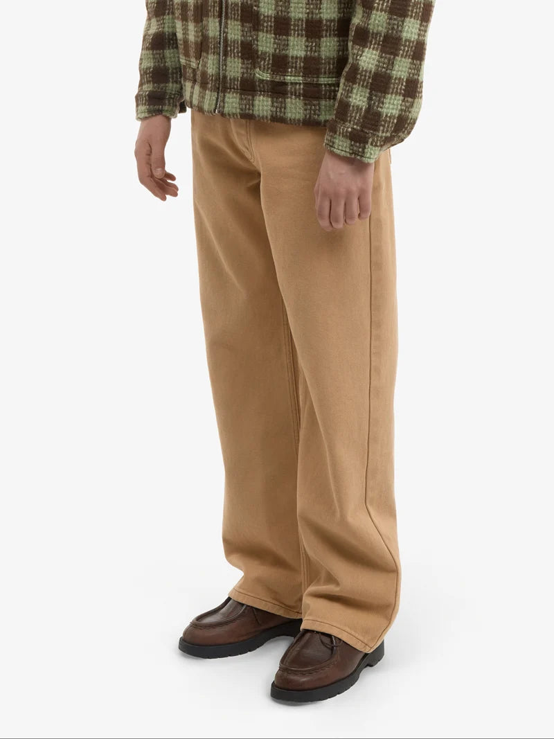 Le pantalon regular en denim
