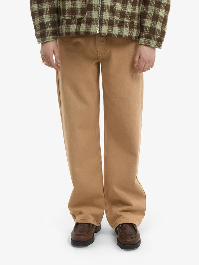 Le pantalon regular en denim
